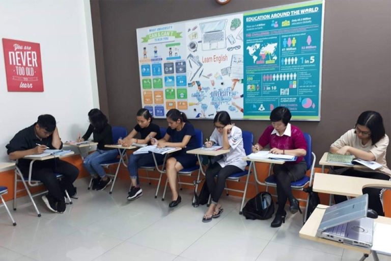 Chương trình học tại trung tâm luôn được cập nhật mới thường xuyên để phục vụ nhu cầu của học viên