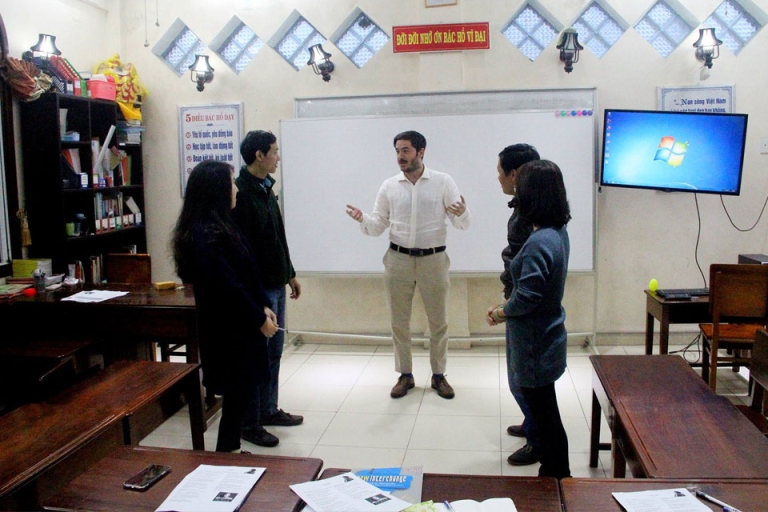 Một buổi học giao tiếp với giáo viên nước ngoài tại trung tâm