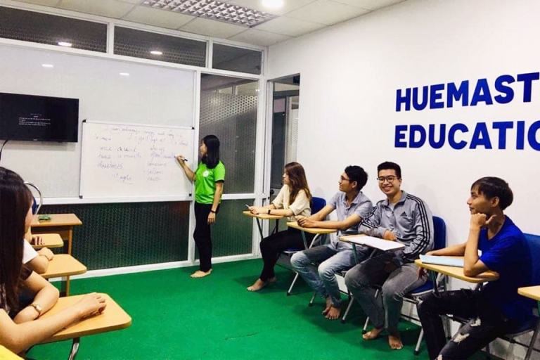 Mỗi bạn đều có cơ hội luyện tập với giáo viên vì số lượng học viên trong mỗi lớp khá ít