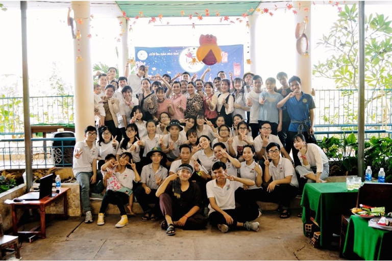 Các bạn sinh viên nhiệt tình tham gia chương trình trung thu của CLB Du Lịch Sinh Thái (Nguồn: CLB Du Lịch Sinh Thái​​​​​)