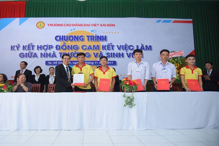 Lễ ký kết cam kết việc làm cho sinh viên của trường Cao đẳng Đại Việt Sài Gòn