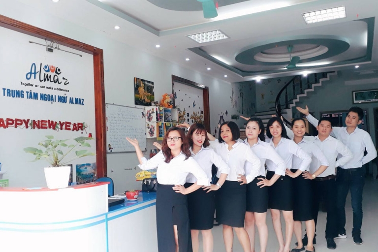 Đội ngũ tư vấn viên của Trung tâm Ngoại ngữ Almaz (Nguồn: Facebook - Trung tâm Ngoại ngữ Almaz)
