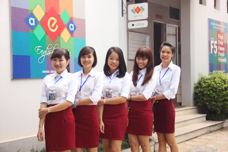 Đội ngũ nhân viên tại AEA sẵn sàng tư vấn cho bạn khóa học phù hợp nhất