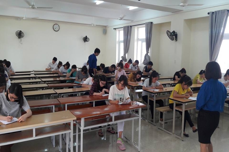 Hội sinh viên trường Đại học Kỹ thuật Y tế Hải Dương thưòng xuyên tổ chức các bài thi nhằm đánh giá năng lực tiếng Anh của sinh viên (Nguồn: Câu lạc bộ Phát Thanh Trường Đại học Kỹ thuật Y tế Hải Dương)