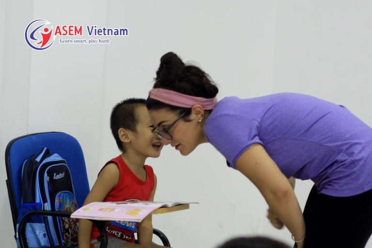 Giao tiếp là một yếu tố không thể thiếu trong phương pháp giảng dạy tại trung tâm (Nguồn: Trung tâm Anh ngữ Quốc tế ASEM Việt Nam)