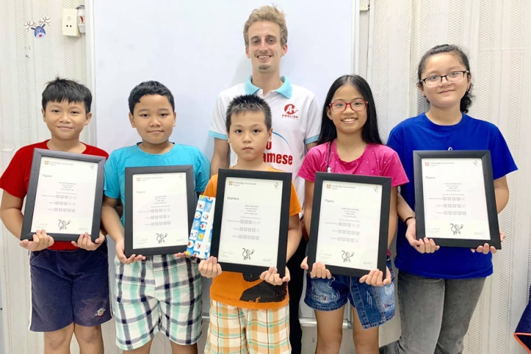 Khẩu hiệu Say no to Vietnamese đã được trung tâm trung tâm thực hiện nghiêm túc trong suốt quá trình thành lập và phát triển