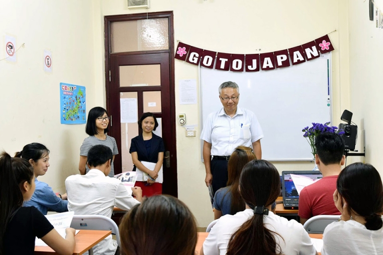 Học tiếng Nhật với giáo viên bản xứ tại SOFL (Nguồn: hoctiengnhatnhanhhieuqua)