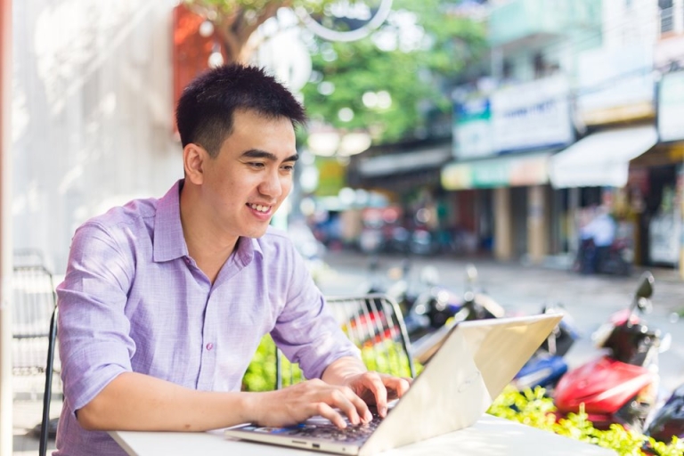 Từ bỏ hết tất cả mọi thứ mình đang có và đã học để làm lại từ đầu, chỉ đơn giản là mình thấy thích và phù hợp với con người của mình