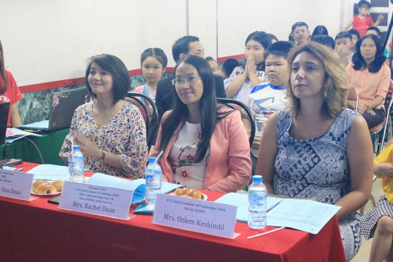 Ngoài việc đáp ứng những yêu cầu cơ bản về chuyên môn và bằng cấp, sự năng động và nhiệt tình trong giảng dạy là những gì mà một giáo viên tại Khoa Trí cần có