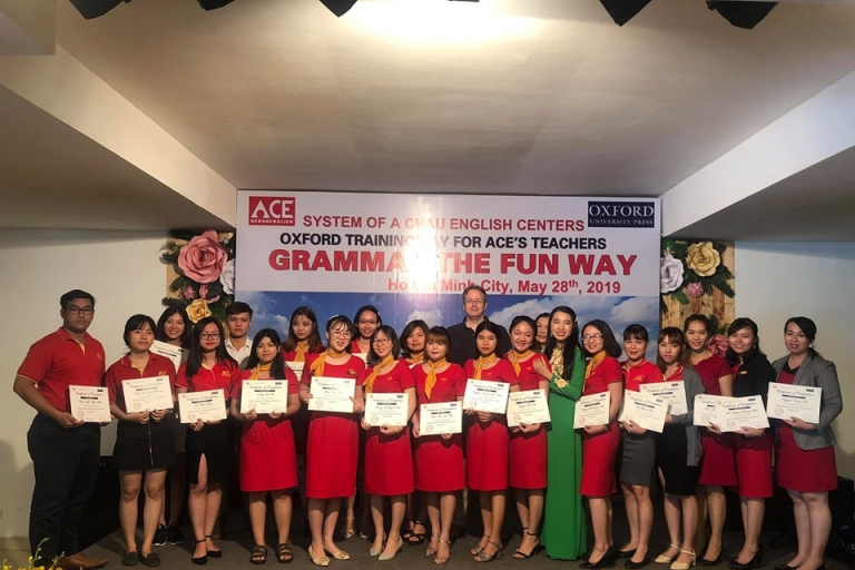 Giáo viên của trung tâm Anh ngữ Á Châu thường xuyên tham gia các buổi huấn luyện để nâng cao trình độ chuyên môn cũng như phương pháp giảng dạy (Nguồn: Trung tâm Anh ngữ Á Châu - Chi nhánh Phan Thiết)