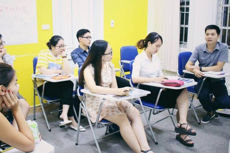 Một tiết học của lớp tiếng Anh cho người đi làm tại Havina