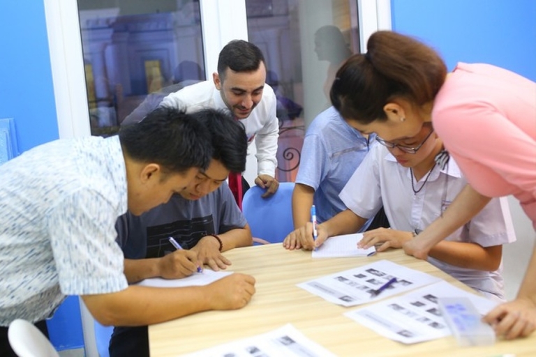 Học viên của Maxtalk sẽ được học theo nhóm nhằm tăng tương tác giữa giáo viên và mọi người với nhau