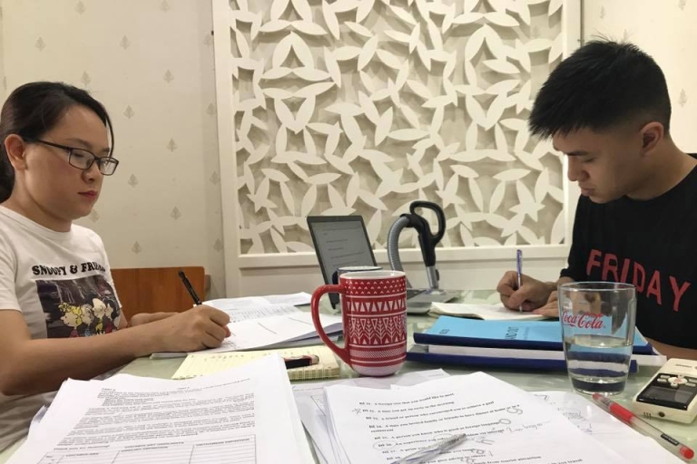 Chỉ cần điện thoại hoặc máy tính kết nối internet là bạn đã có thể dễ dàng luyện thi IELTS cùng trung tâm IELTS Diamond (Nguồn: Phạm Bá Đạt)