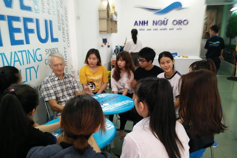 Anh ngữ Oro cung cấp khóa học tiếng Anh với sự giảng dạy của giáo viên nước ngoài dành cho những bạn mất gốc