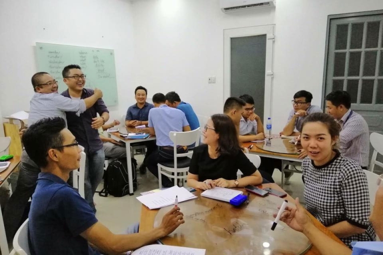 Không chỉ dừng lại ở việc dạy kiến thức, các thầy còn chia sẻ trải nghiệm về cuộc sống (Nguồn:Trung tâm Anh ngữ Bryan)