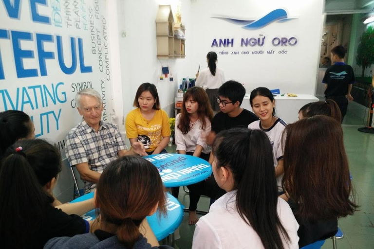 Buổi thực hành giao tiếp với người bản ngữ tại Anh ngữ ORO