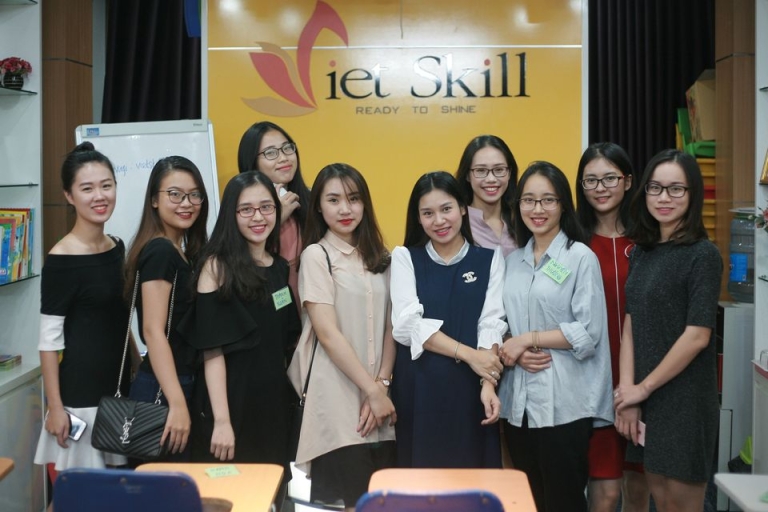 MC Thanh Mai cùng với học viên (Nguồn: VietSkill)
