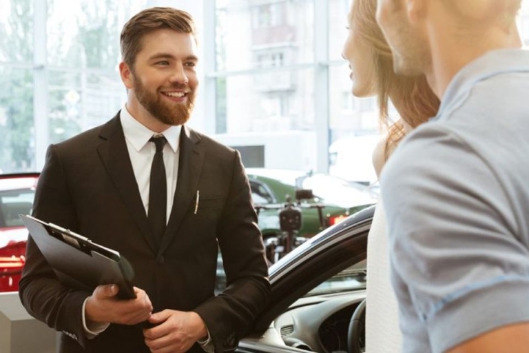 Đừng bộc lộ suy nghĩ bán hàng quá rõ ràng