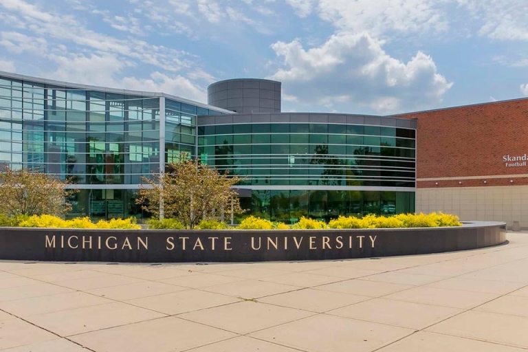 Trường đại học Michigan được thành lập năm 1855. Đại học Michigan nằm trên lãnh thổ truyền thống của người Anishinaabe