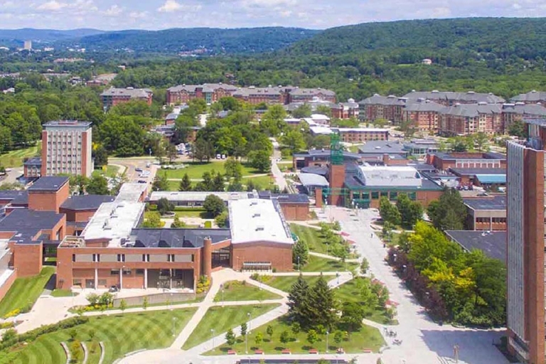Trường đại học Binghamton được thành lập năm 1946, là một trường công lập nằm ở Vestal - New York