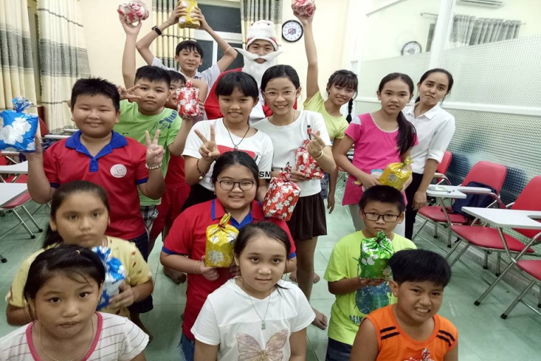 Các em cũng có thể tham gia những hoạt động ngoại khóa để nhận được những phần quà ý nghĩa trong suốt quá trình học