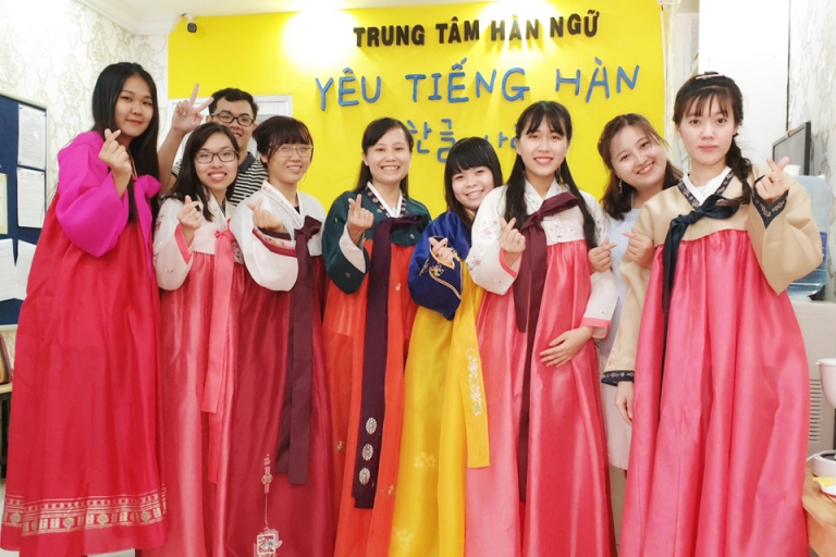 Trung tâm tiếng Hàn HanSarang học phí hợp lý với các khóa học 100% với giáo viên Hàn