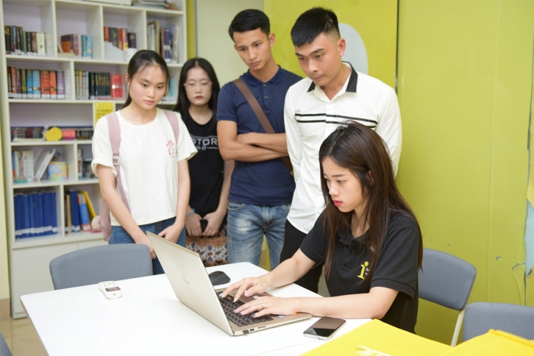 Học viên có thể lựa chọn hình thức làm bài kiểm tra đầu vào online hoặc offline