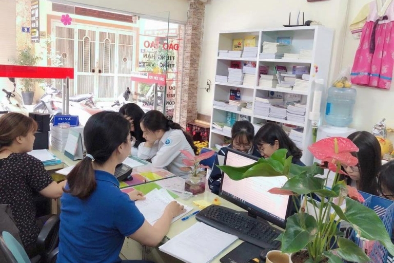 Văn phòng tư vấn nhộn nhịp tại Trung tâm Hàn ngữ WANG (Nguồn: Facebook - Trung tâm Tiếng Hàn WANG)