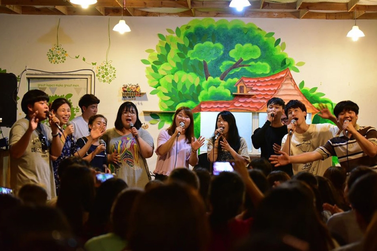 ICLS là nơi học tập được nhiều người yêu mến vì thường xuyên tổ chức những hoạt động giao lưu thú vị (Nguồn: Facebook – ICLS Danang)