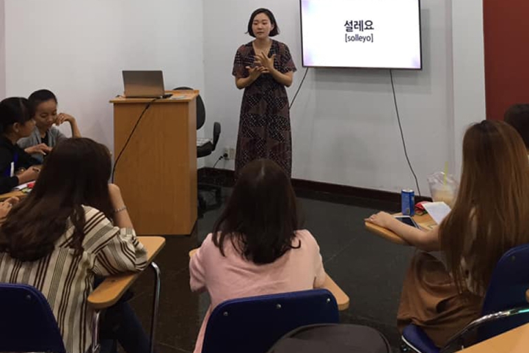 Giảng viên tại trung tâm nhiệt tình, giàu kinh nghiệm (Nguồn: Hàn ngữ Sky)