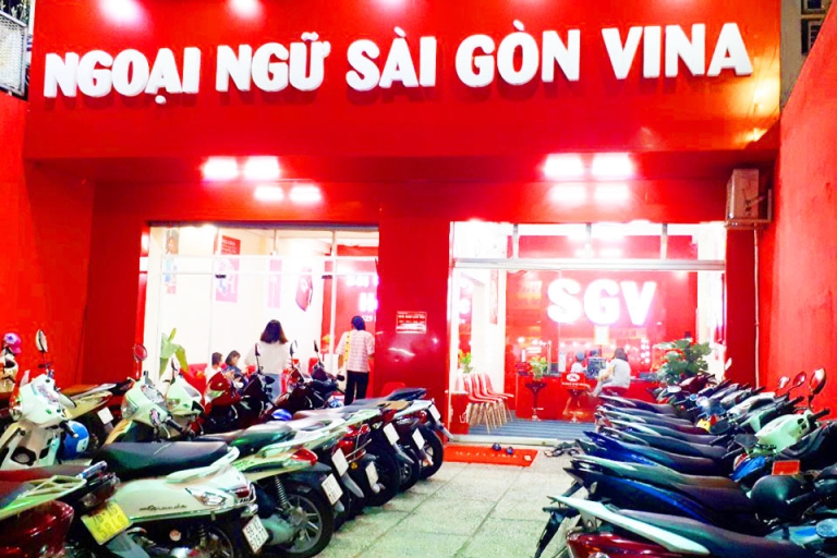Cơ sở vật chất tốt, khu vực để xe rộng rãi cho học viên (Nguồn: saigonvina)