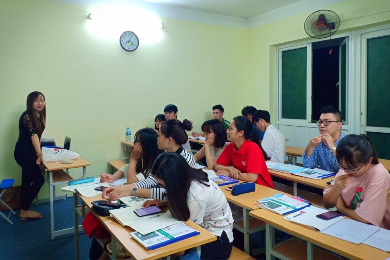 Chỉ mất khoảng phụ phí 200.000 VNĐ/ tháng là bạn đã có thể học tiếng Hàn miễn phí tại AOI