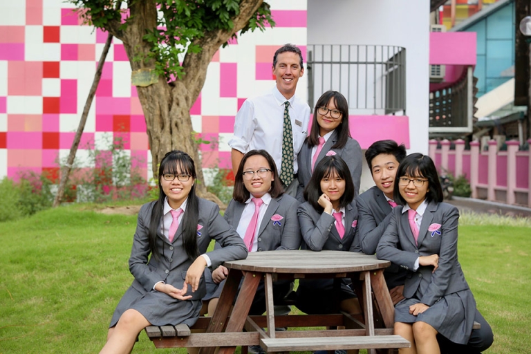 TH School