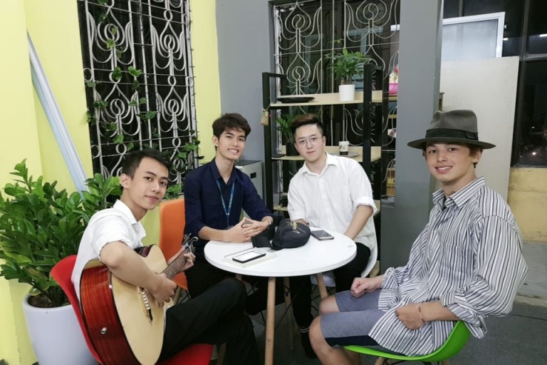 Dàn giáo viên nam thần tại Odin English