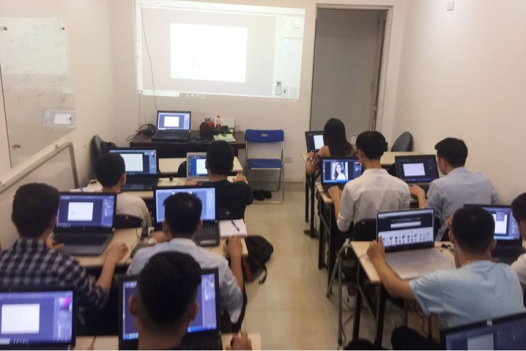 Hình ảnh lớp học đào tạo kỹ năng thiết kế đồ họa tại By Hands