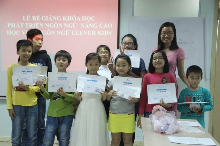 Chương trình phát triển ngôn ngữ của CleverKids thường tạo nhiều cơ hội cho học viên trải nghiệm (Nguồn: CleverKids)