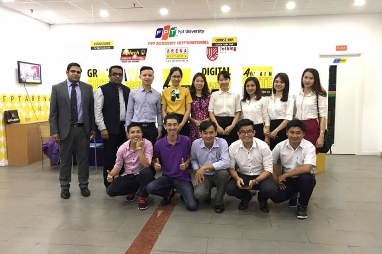 Đội ngũ FPT Arena Việt Nam và đại diện FPT Arena Ấn Độ (Nguồn: FPT ARENA)
