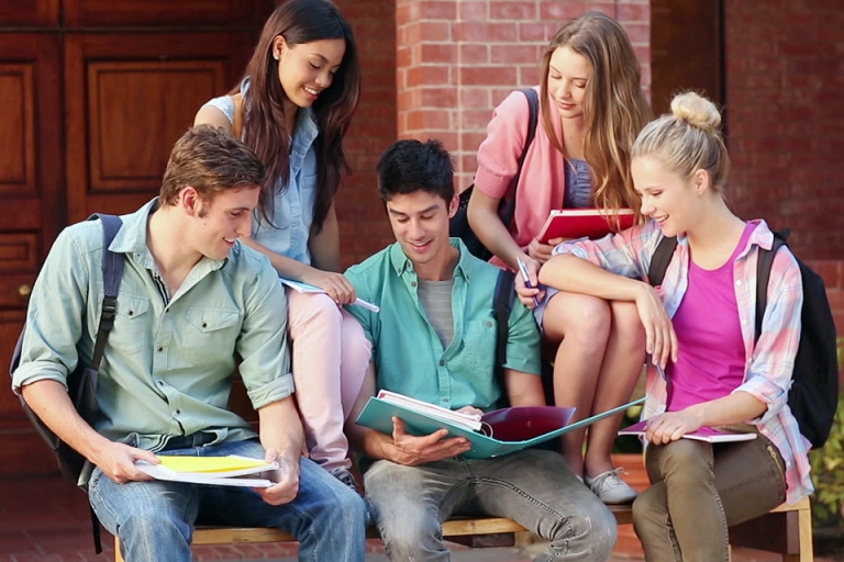 Chứng chỉ IELTS mở ra cơ hội du học nước ngoài cho các bạn