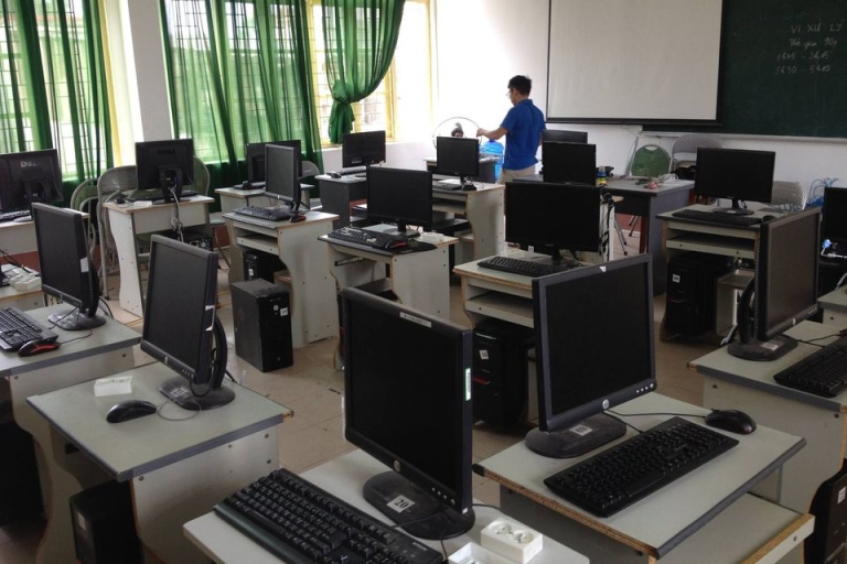 Lớp học tại Trung tâm Bitec được trang bị hệ thống máy tính hiện đại