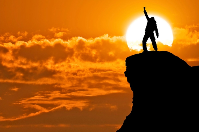 Đừng bỏ cuộc giữa chừng cho đến khi bạn chạm được thành công