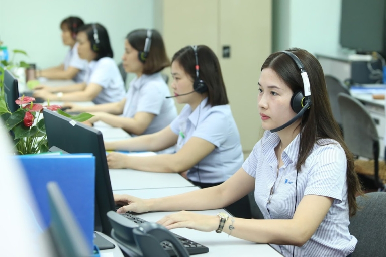 Nghe điện thoại là một trong những tình huống giao tiếp tiếng Hàn văn phòng thường gặp khi làm việc tại các công ty Hàn Quốc