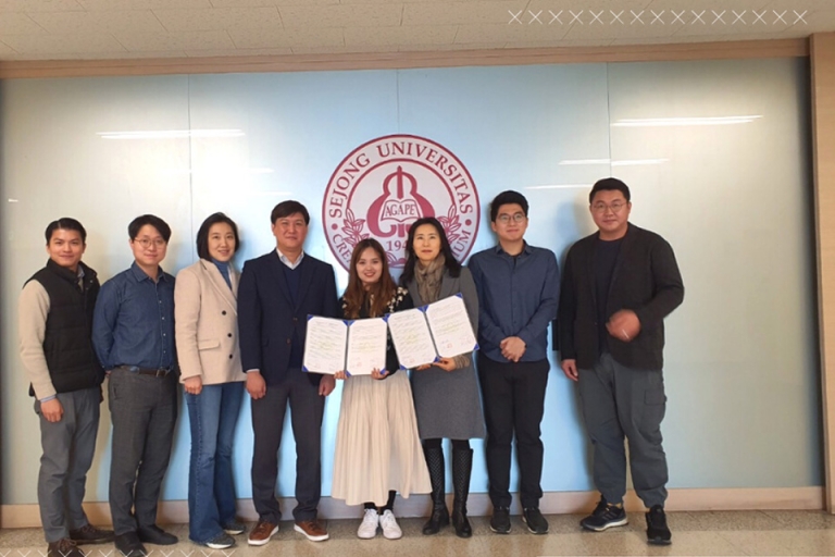 Giảng viên của Sunny tham quan và làm việc với trường Đại học Sejong tại Hàn Quốc
