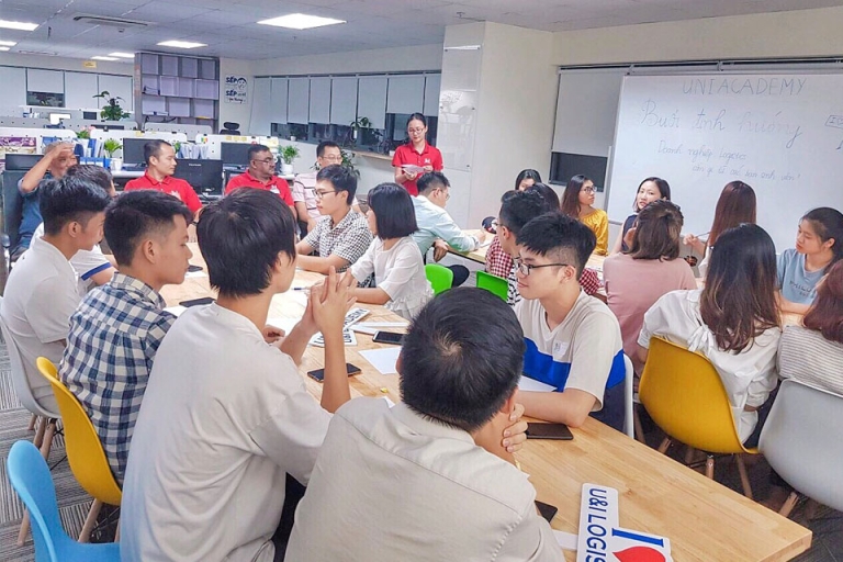 Một buổi Talk-show về Logistics thu hút đông đảo sinh viên tham gia (Nguồn: uniacademy)