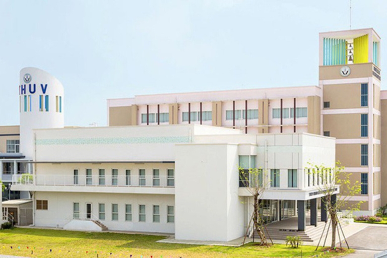 Đại học Y khoa Tokyo Việt Nam có lối kiến trúc hiện đại (Nguồn: VnEconomy)