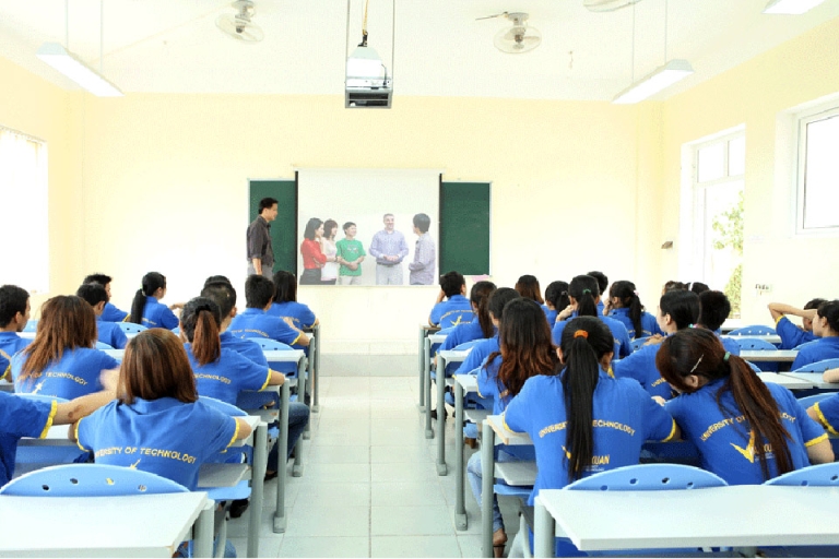 Sinh viên trong giờ lên lớp tại Đại học Công nghệ Vạn Xuân