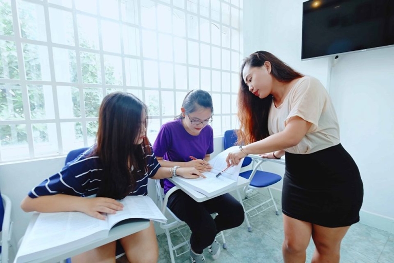 Tại IELTS Vietop, học viên chính là trung tâm của buổi học, được sửa các lỗi một cách chi tiết nhất