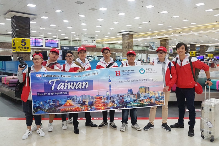 Sinh viên Hồng Bàng tham quan học tập tại nước ngoài