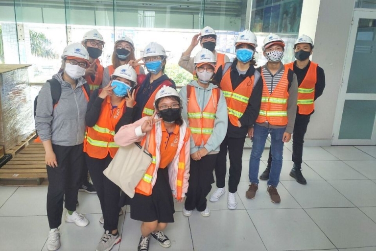 Học viên SOC đi thực tế tại cảng và hội chợ trong khóa học True International Logistics