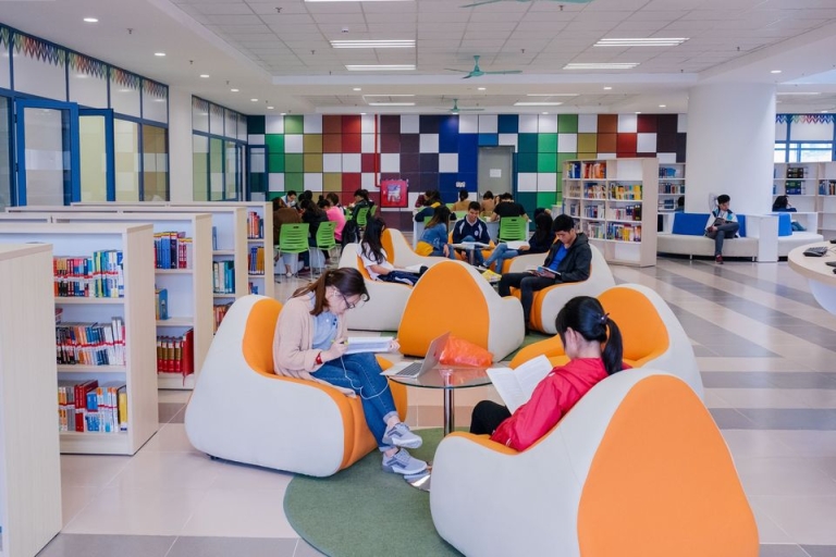 Thư viện hiện đại của Đại học Kinh tế Quốc dân (Nguồn: Kênh 14)