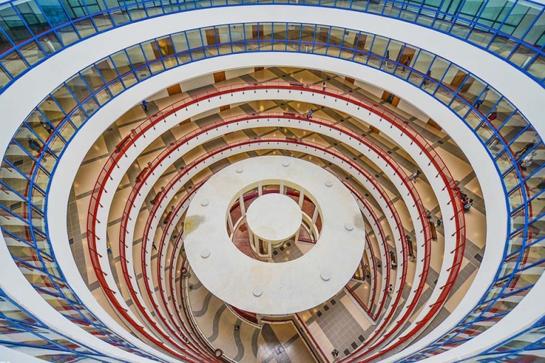 Kiến trúc hiện đại tại Đại học Kinh tế Quốc dân (Nguồn: Zing)